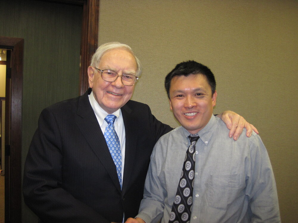 2013-05-06_With_Buffett_at_Office.thumb.JPG.345e5e4203328b27dbdfee044c44bc07.JPG