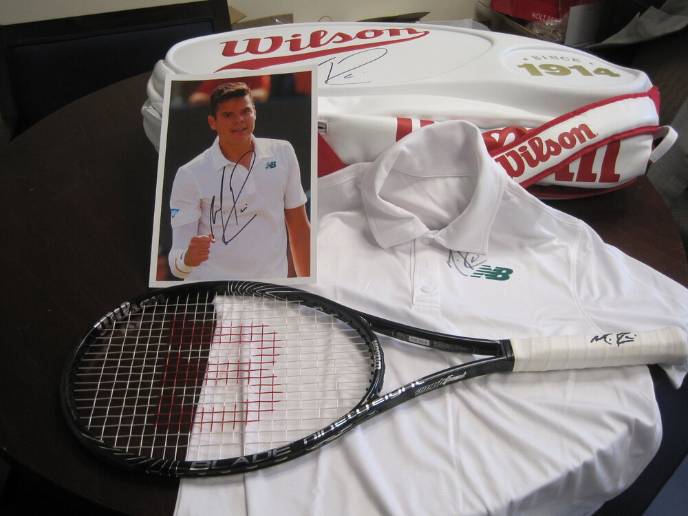 Milos_Roanic_Autographed_Set.thumb.JPG.69a1669c699f09a8eb5d5686121cac01.JPG